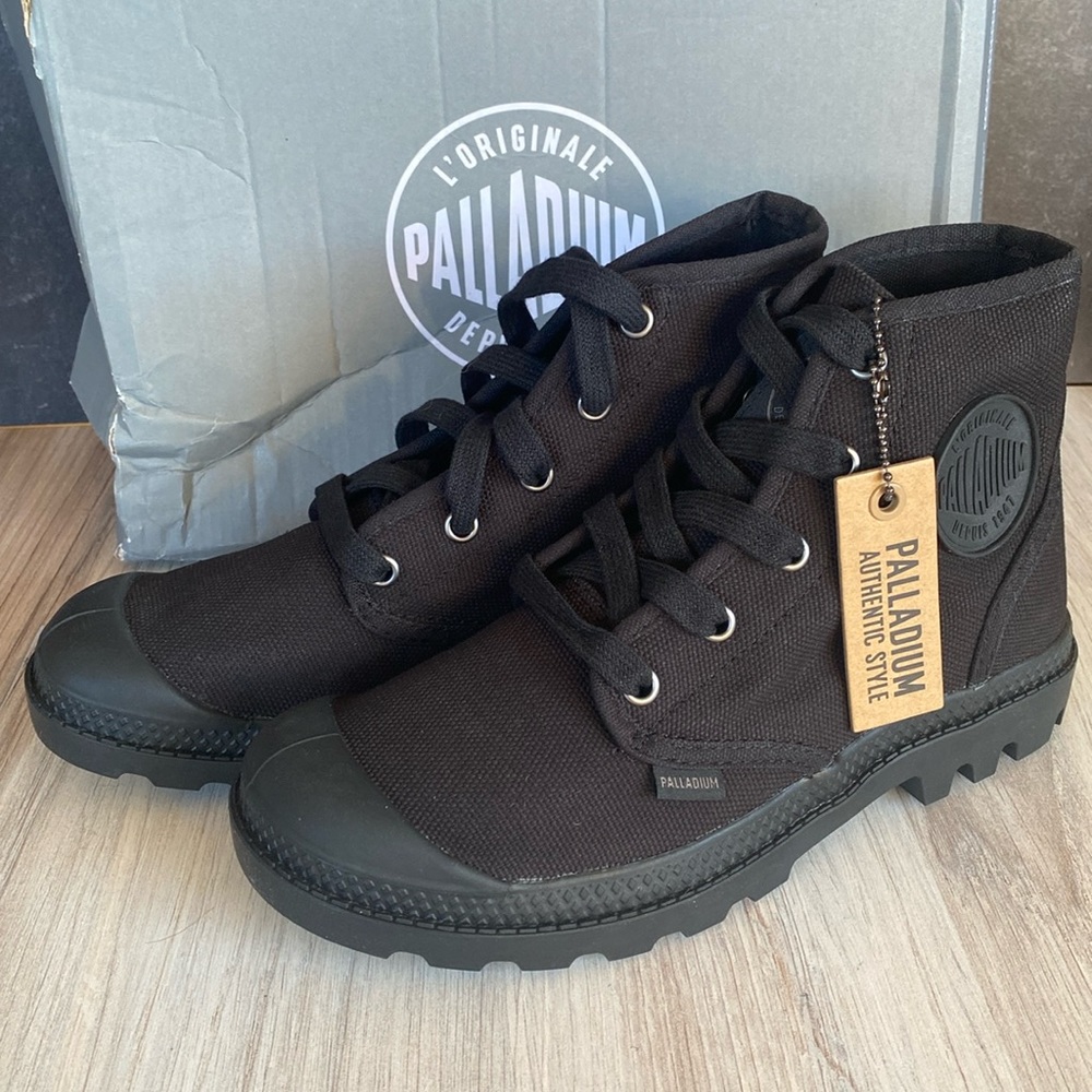 Palladium- Pampa Hi, NWT, Women’s size 6,